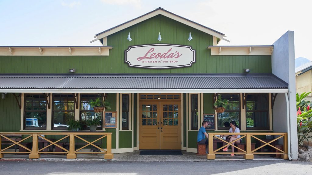 Exterior of Leoda's Kitchen and Pie Shop on Honoapi'ilani Highway in Olowalu, Maui, a local institution known for banana cream and coconut cream pies